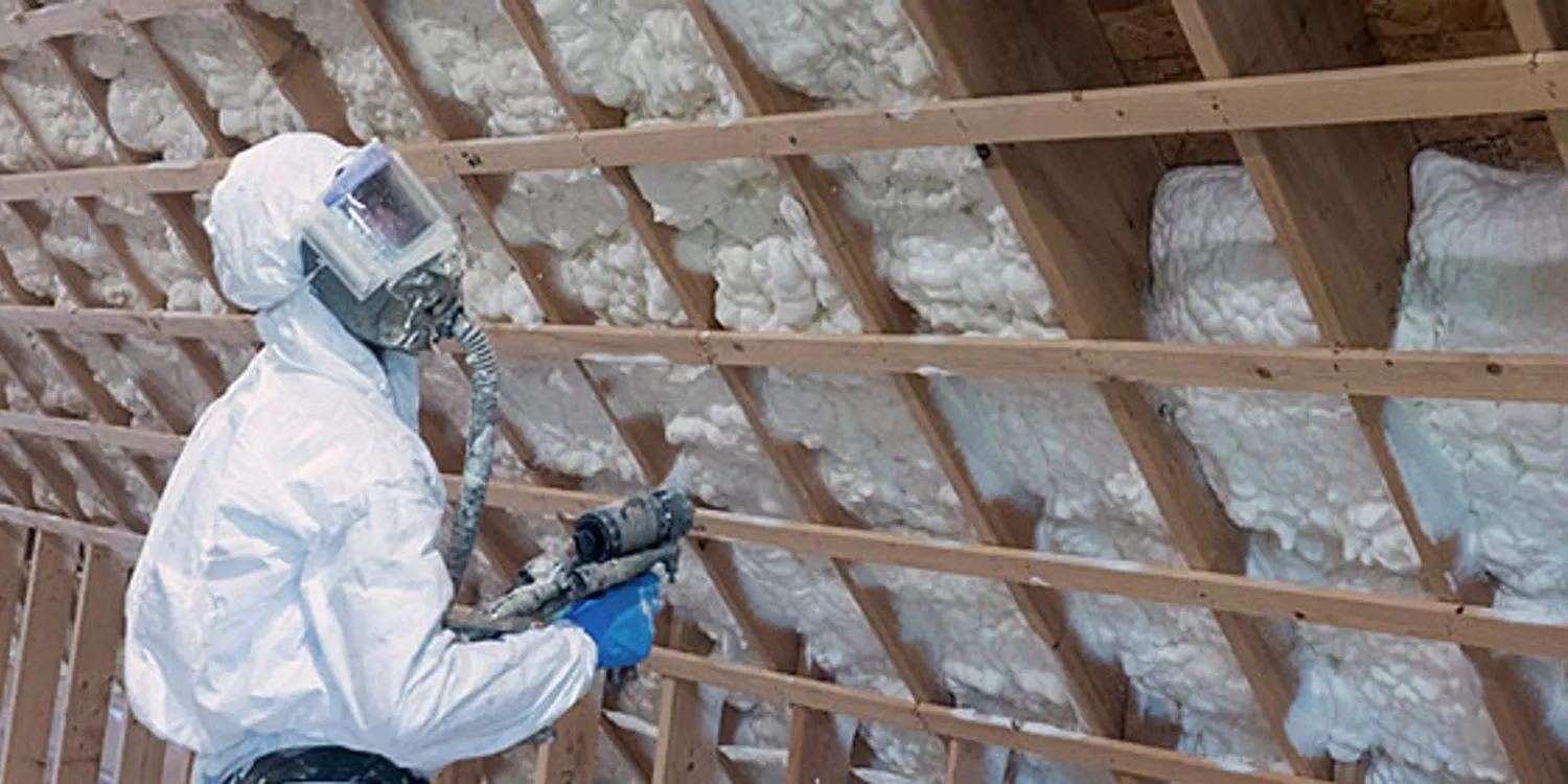 Metal structure insulated with spray foam